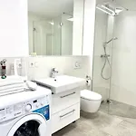 Moderne Erdgeschosswohnung Апартаменти Аугсбург