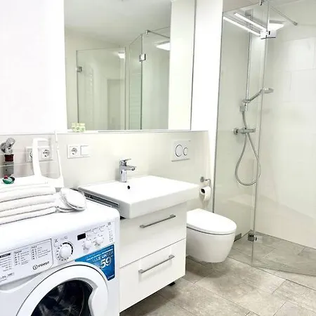 Moderne Erdgeschosswohnung アパート アウグスブルク