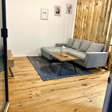 Moderne Erdgeschosswohnung Аугсбург